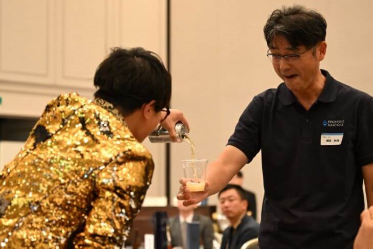 ④蓋を開けるとビールが!
